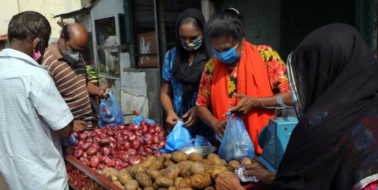 Food inflation and livelihood disruptions during the pandemic reduced the purchasing power of households. Photo credit: ADB. 