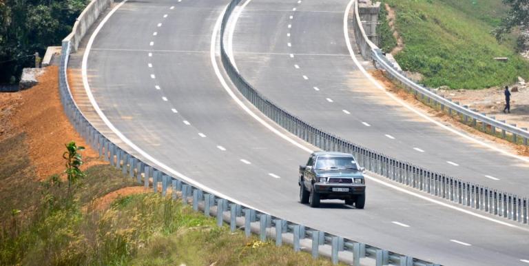 Sri Lanka’s domestic economy relies highly on its road network. Photo credit: ADB.
