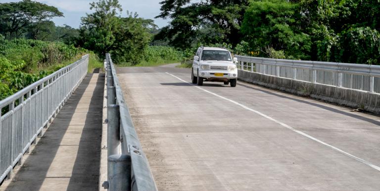 The project rehabilitated 63 kilometers of road and constructed 84 crossings in Makira, West Guadalcanal, and North Malaita provinces. Photo credit: ADB.