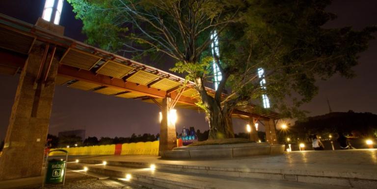 In Guangdong province, traditional bulbs in many streetlights were replaced with energy-efficient lights. Photo: ADB.