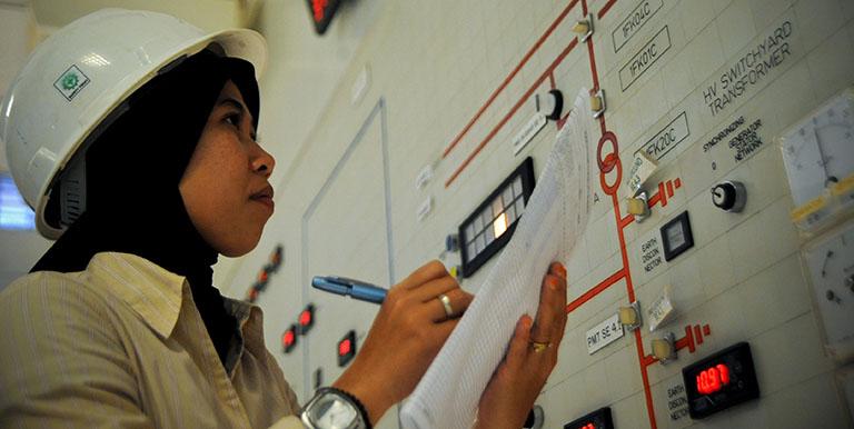 The electricity grid strengthening program in Sumatra supports the Indonesian government's 35 gigawatt power generation expansion program. Photo credit: ADB.