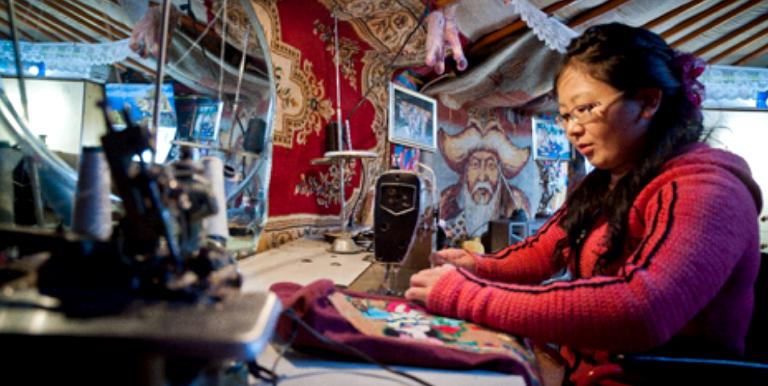 Women borrowers start small businesses in Mongolia’s ger areas. Photo credit: ADB. 