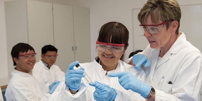 A student and her teacher interact in class as part of Viet Nam’s first TVET course that aims to train sewerage engineering technicians. Photo Credit: GIZ.