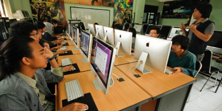 The use of information and communication technology in teaching and learning is helping improve student learning outcomes and boost access to education. Photo credit: ADB.