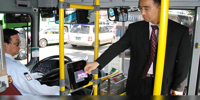 Seoul's smart card system not only enhances convenience of public transportation, but also provides a source of valuable data for the city, and tangible economic benefits for residents.  Photo credit: Seoul Metropolitan Government