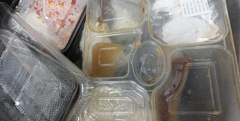 An estimated 37 billion plastic containers from online food delivery were discarded in 2020. Photo credit: Regional Knowledge Sharing Initiative.