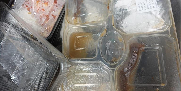 An estimated 37 billion plastic containers from online food delivery were discarded in 2020. Photo credit: Regional Knowledge Sharing Initiative.