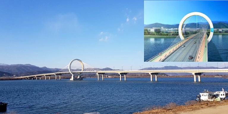 Chuncheon Grand Bridge, an access bridge to LEGOLAND Theme Park, is the first ultra-high performance concrete cable-stayed bridge in the world and was constructed using SUPER Concrete. Photo credit: KICT, Daelim Industrial Co. 