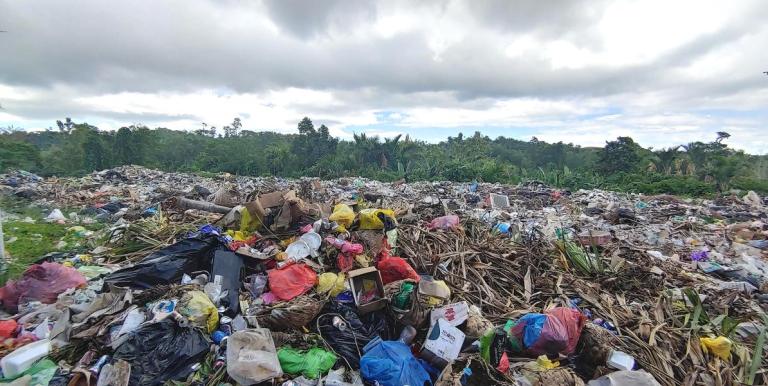 When flash floods happen due to strong rains, trash mountains pose the biggest risk to people’s health and the environment. Photo credit: ADB.