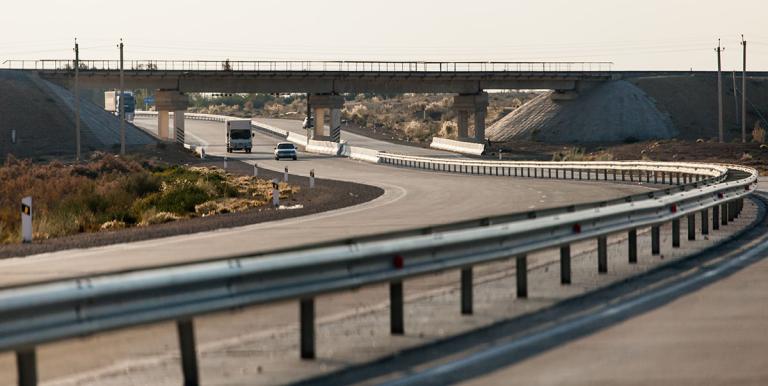 As a double-landlocked country, Uzbekistan’s economic growth and development relies largely on efficient cross-border transport and trade networks. Photo credit: ADB. 