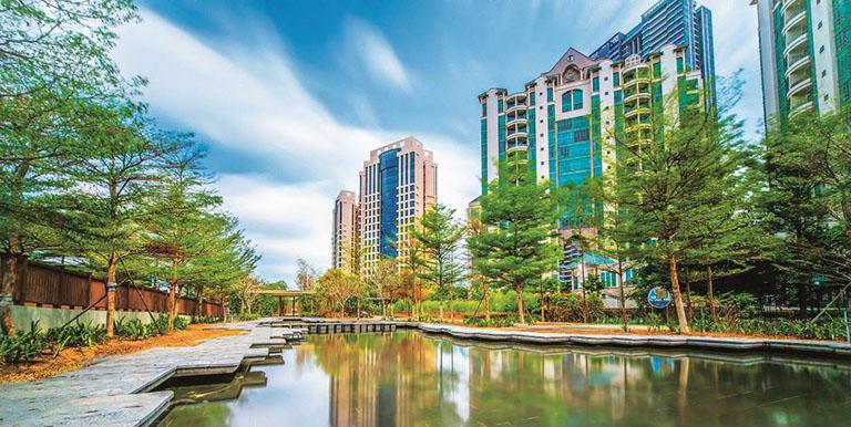 Unlike monsoon drains, beautified canals such as Alexandra Canal, allow children to walk up to the water and play. Photo credit: PUB, Singapore’s national water agency.