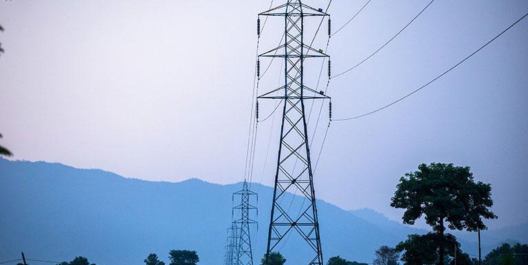 These transmission lines deliver electricity from Syanja to Butwal, Nepal. Photo credit: ADB.