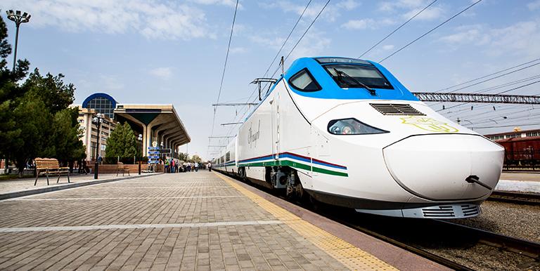 Looking at the experience of other countries, high-speed trains are competitive with airplanes for distances less than 1,000 kilometers. Photo credit: ADB.