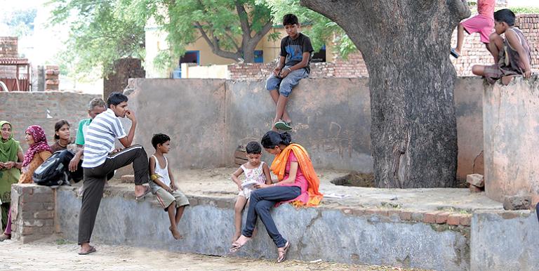 ASER volunteers go to the communities and conduct one-on-one oral assessments to measure students’ learning level. Photo credit: ASER.