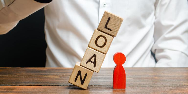 The pandemic has made it more difficult for financially strapped people to repay their debts. Photo credit: KIF. 