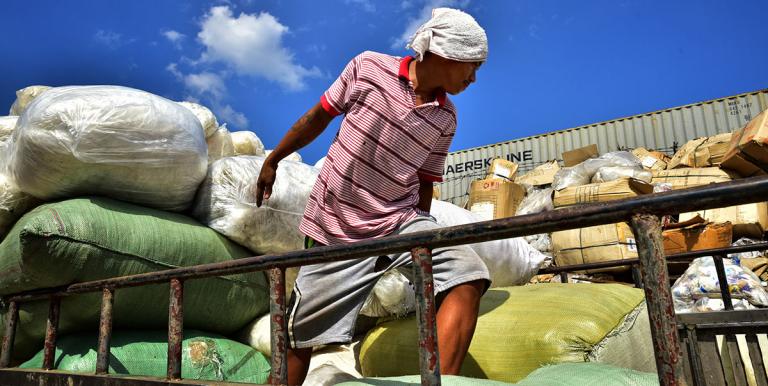 Many informal workers, who are now forced to spend weeks in quarantine, cannot afford to lose even a day’s work. Photo exclusively licensed to ADB until 2024.