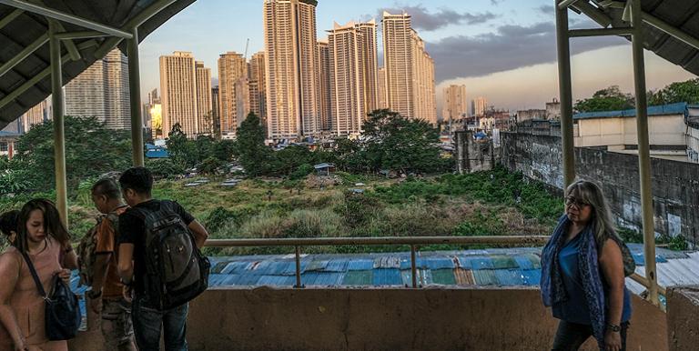 Low-carbon measures, such as redevelopment of urban green spaces, can boost economic recovery and also result in positive health, environmental, and social outcomes. Photo credit: ADB.