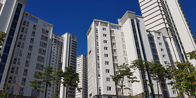 Newly constructed resident complex in the Republic of Korea. Photo credit: KRIHS.