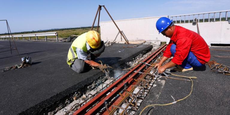 Foreign direct investment in high-quality infrastructure improves productivity growth substantially. Photo credit: ADB.