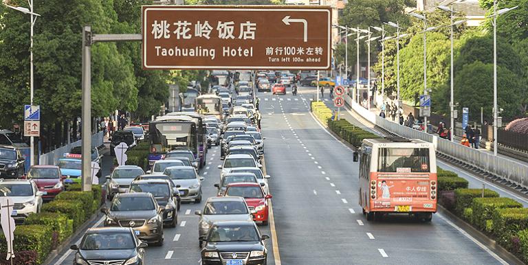 To achieve maximum impact, policy makers should consider policies and incentives that encourage fleet operators of high-usage vehicles, such as buses, to shift to electric vehicles. primarily in cities.  Photo credit: ADB