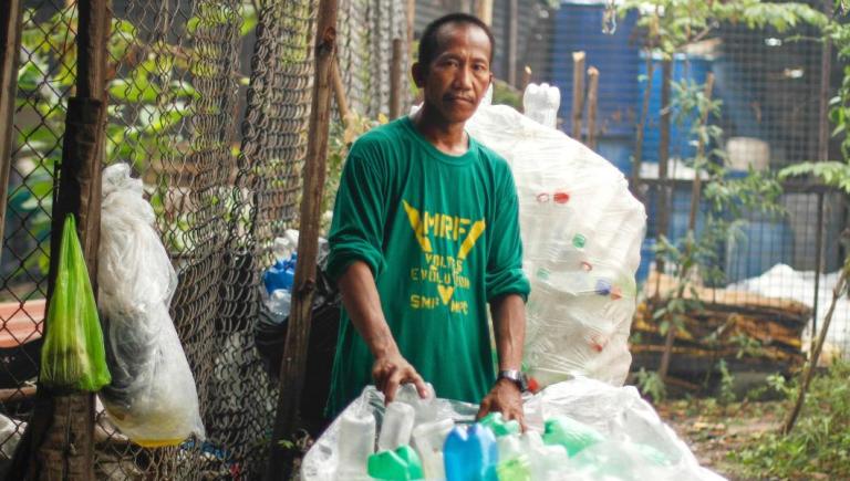 Implementing regulations on single-use and disposable plastic items helps reintegrate all materials into the economy. Photo credit: Asian Development Bank.